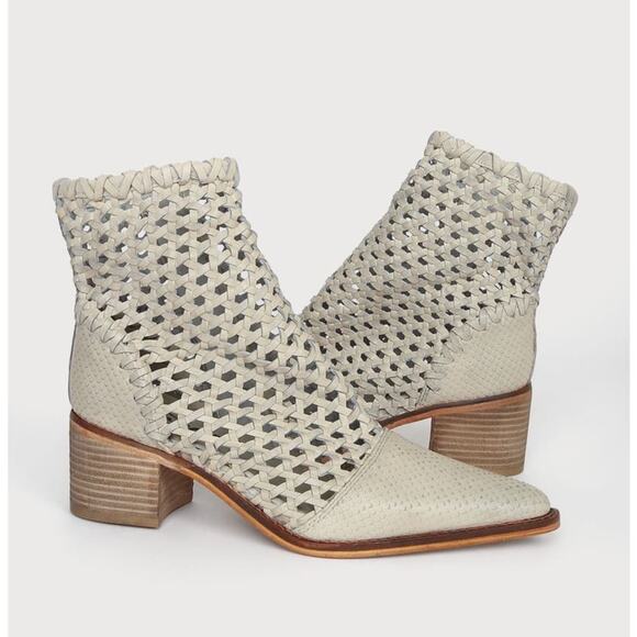 Free People Shoes - Free People Women's size 41 / 10.5 White Gray In The Loop Woven Ankle Boots